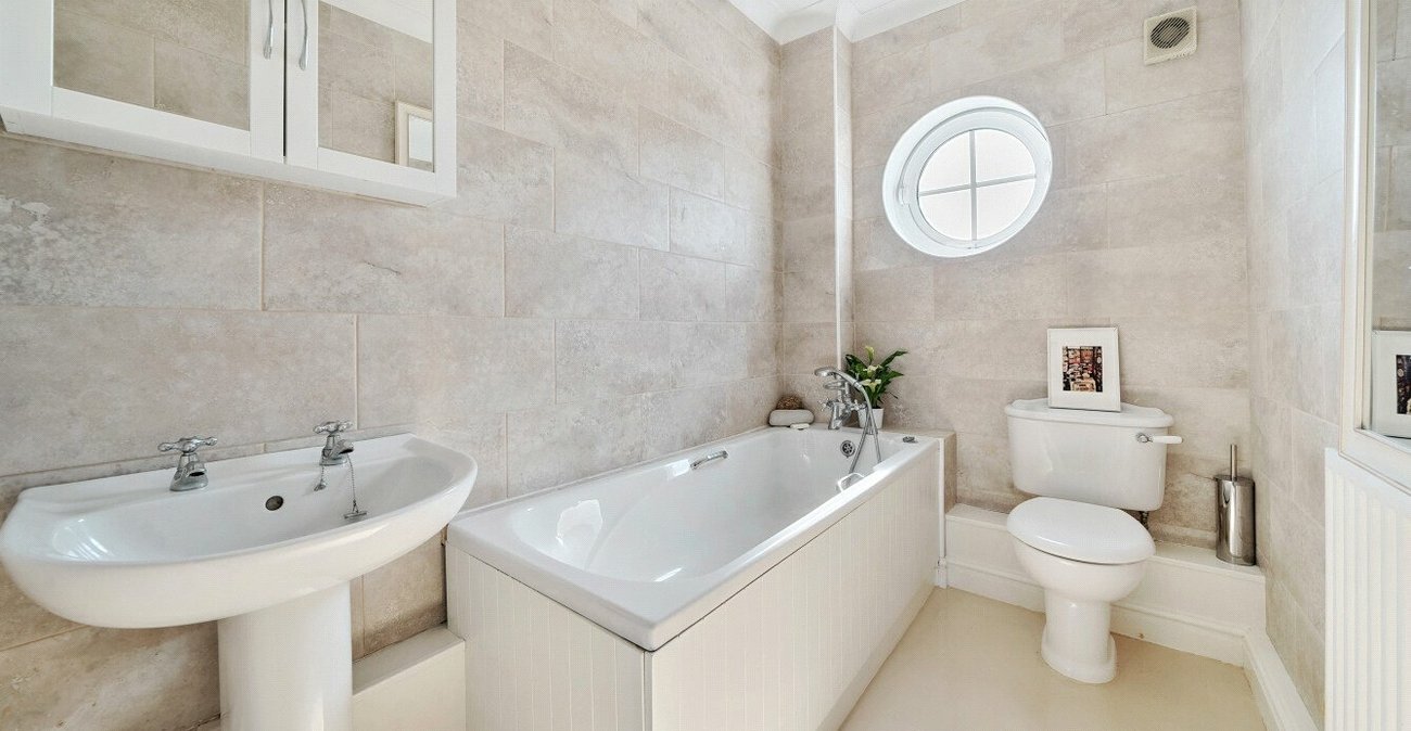 2 bedroom property for sale in Erith | Robinson Jackson