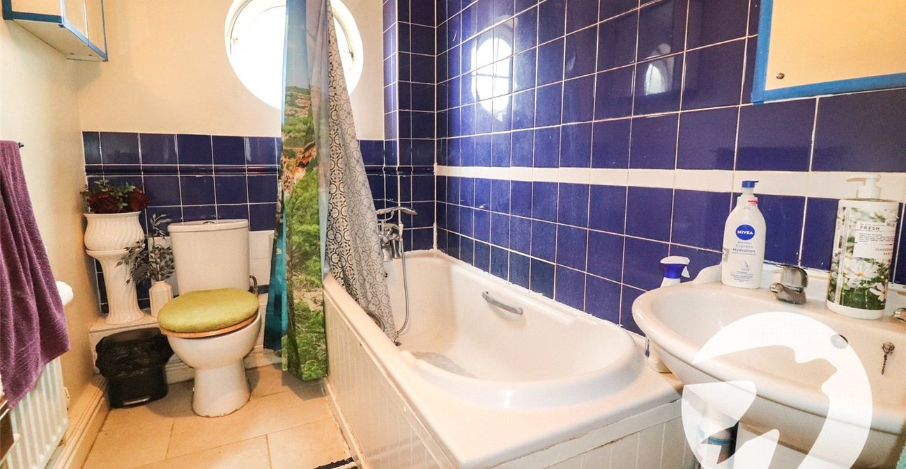 2 bedroom property for sale in Erith | Robinson Jackson