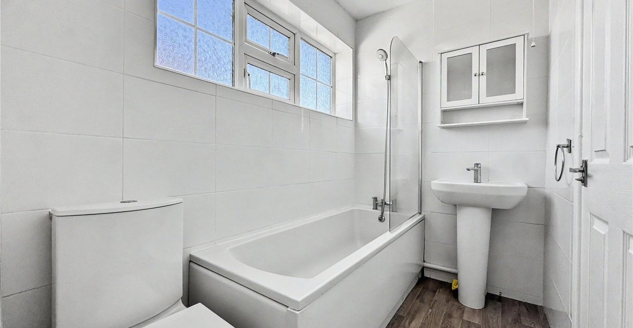 4 bedroom property for sale in Rainham | Robinson Michael & Jackson