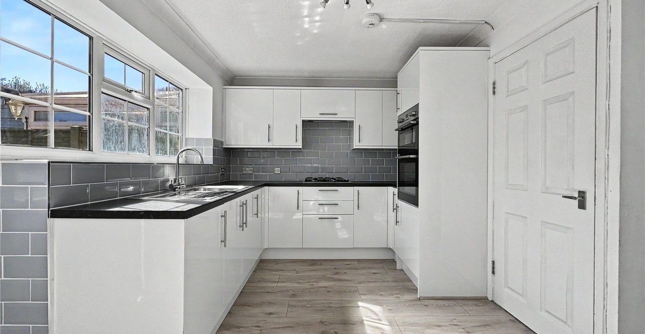 4 bedroom property for sale in Rainham | Robinson Michael & Jackson