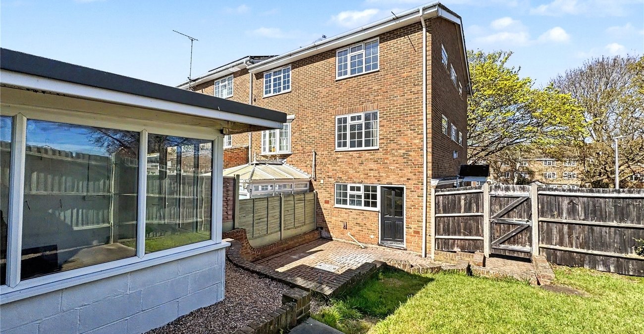 4 bedroom property for sale in Rainham | Robinson Michael & Jackson