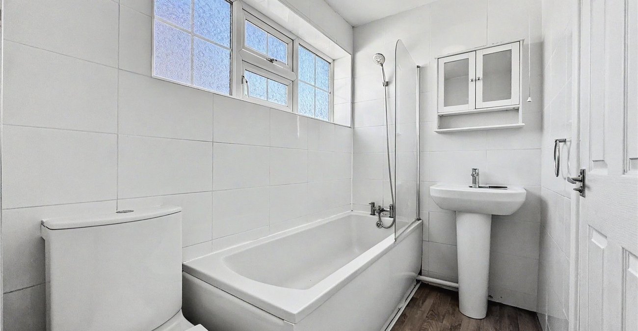 4 bedroom property for sale in Rainham | Robinson Michael & Jackson