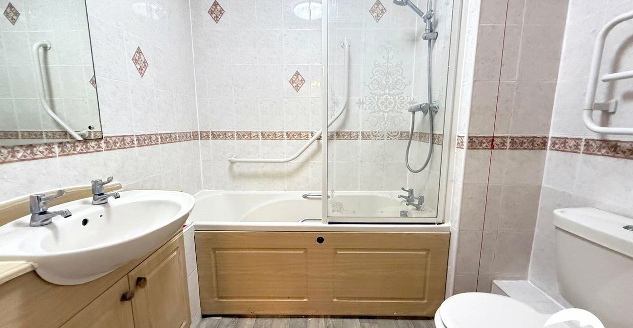2 bedroom property for sale in Ladywell | Robinson Jackson