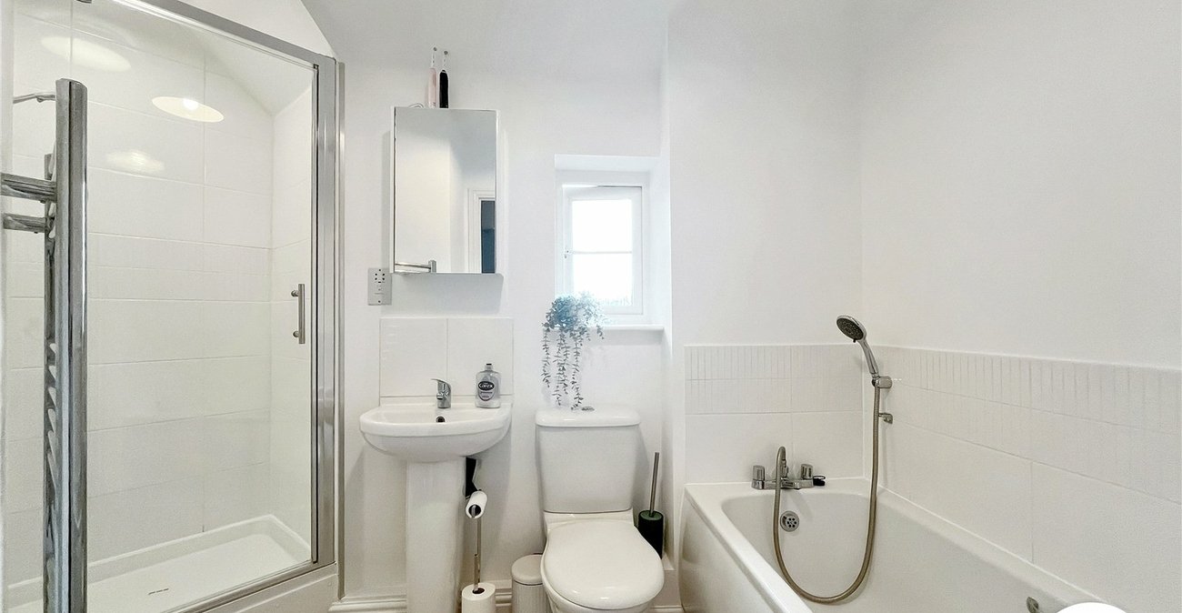 2 bedroom property for sale in Iwade | Robinson Michael & Jackson