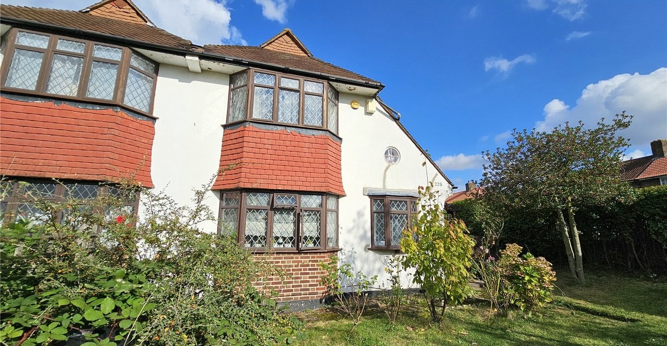 2 bedroom house for sale in Bromley | Robinson Jackson