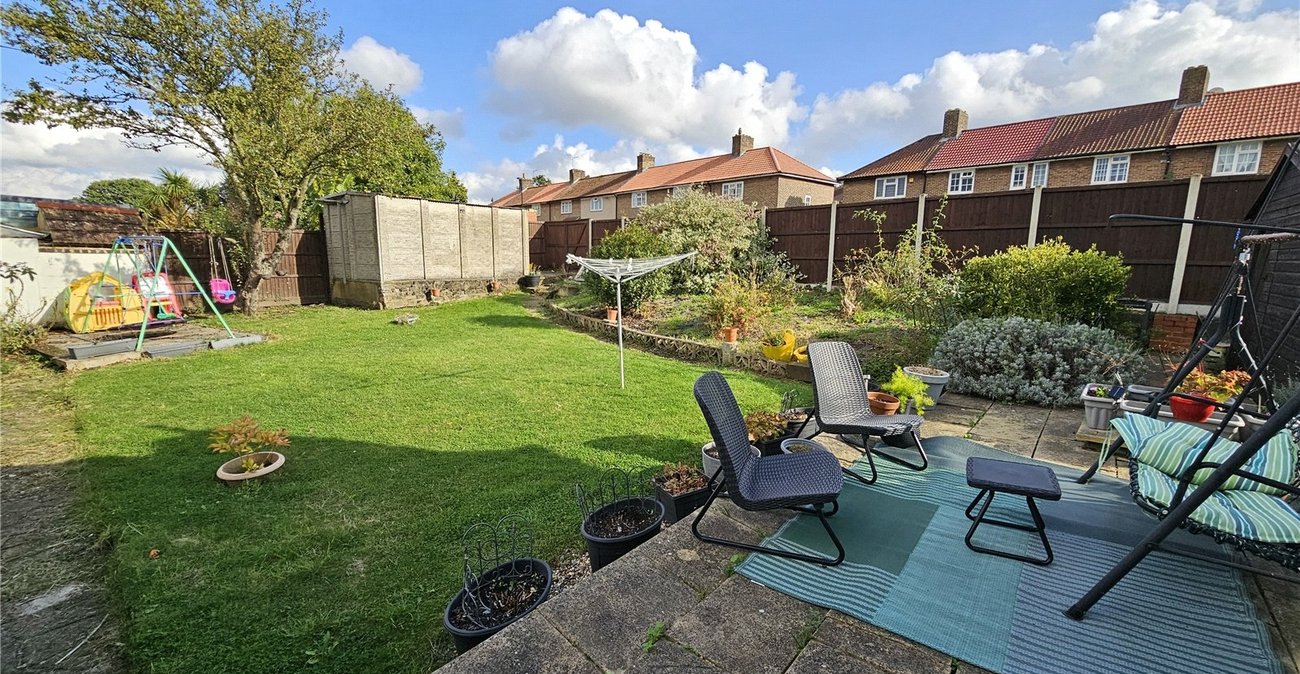 2 bedroom house for sale in Bromley | Robinson Jackson