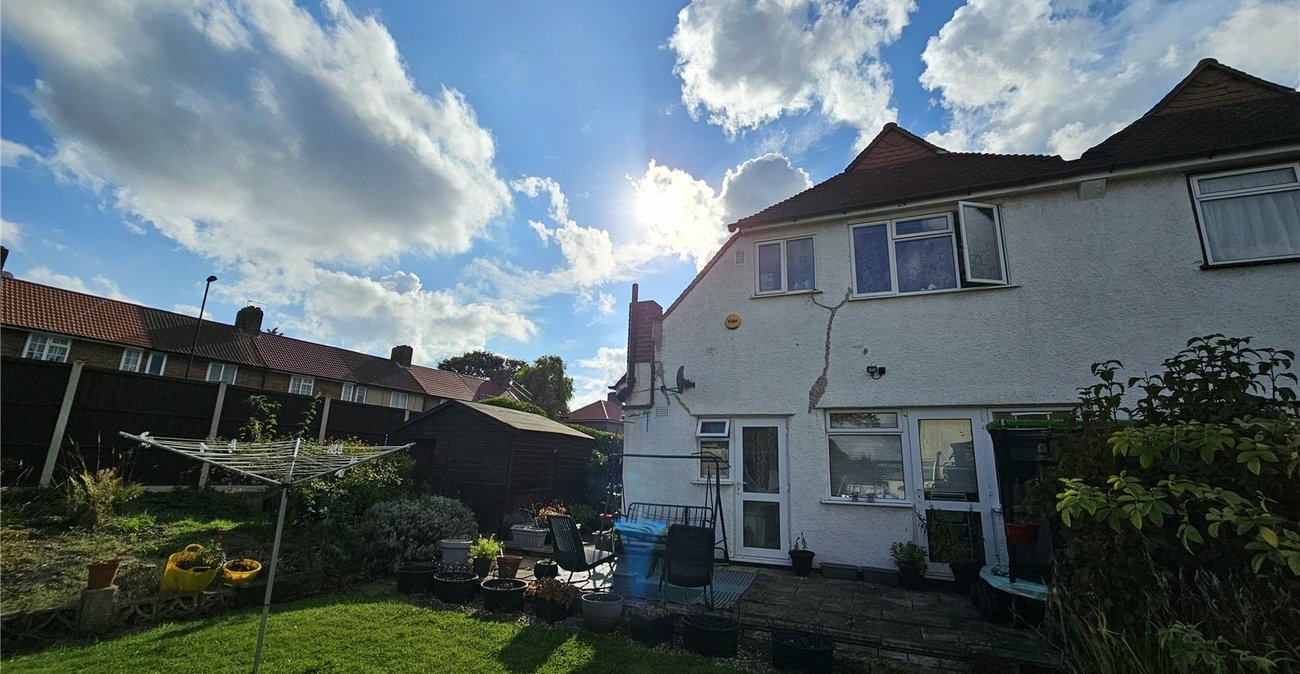 2 bedroom house for sale in Bromley | Robinson Jackson