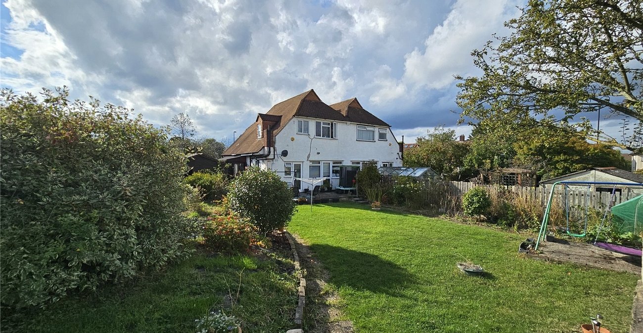 2 bedroom house for sale in Bromley | Robinson Jackson