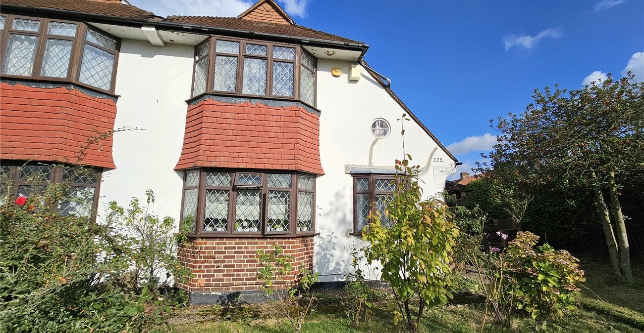 2 bedroom house for sale in Bromley | Robinson Jackson