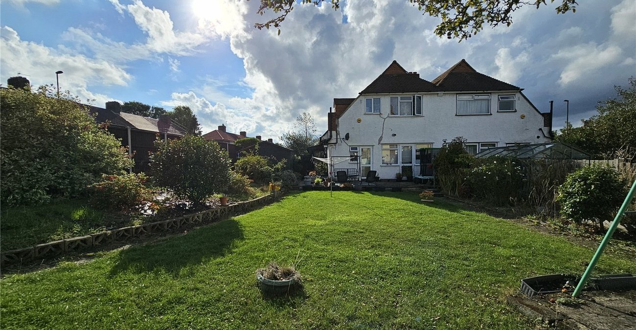 2 bedroom house for sale in Bromley | Robinson Jackson