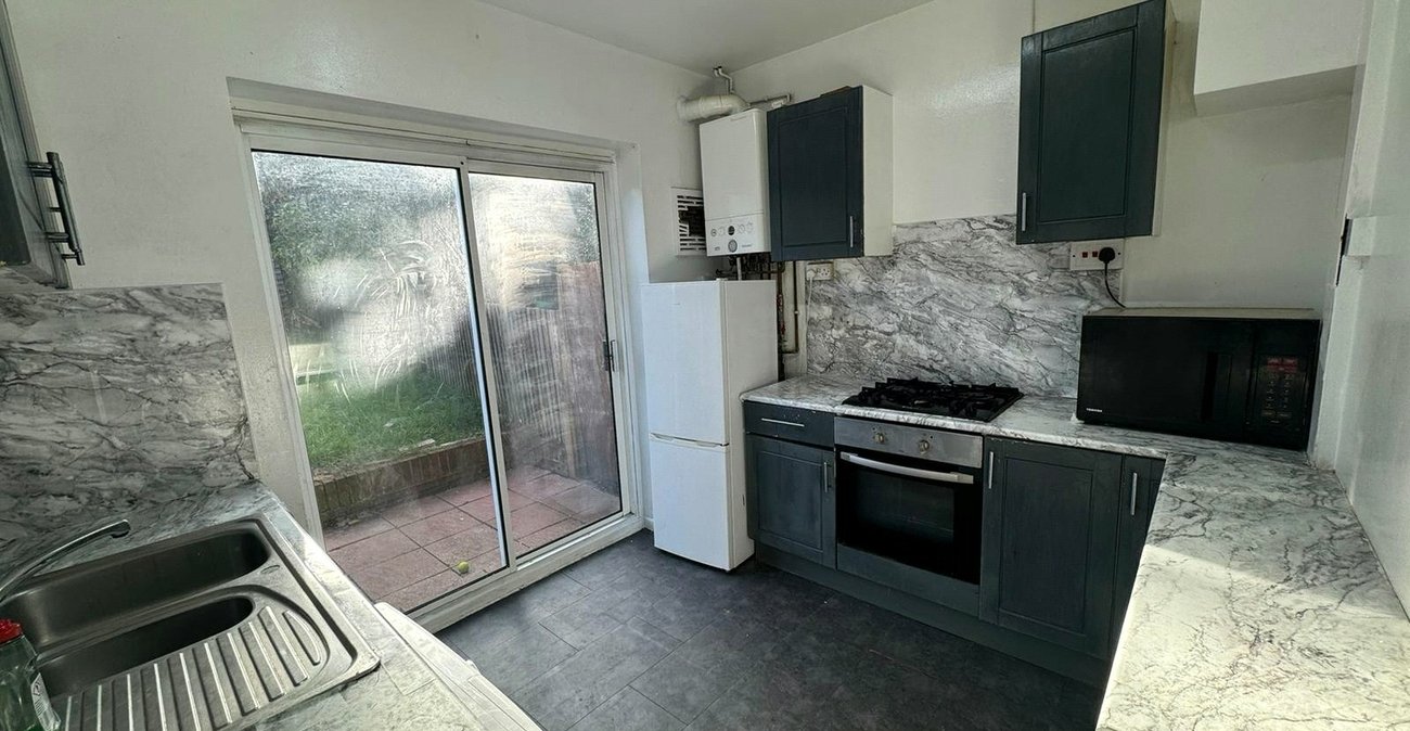 2 bedroom house for sale in Bromley | Robinson Jackson