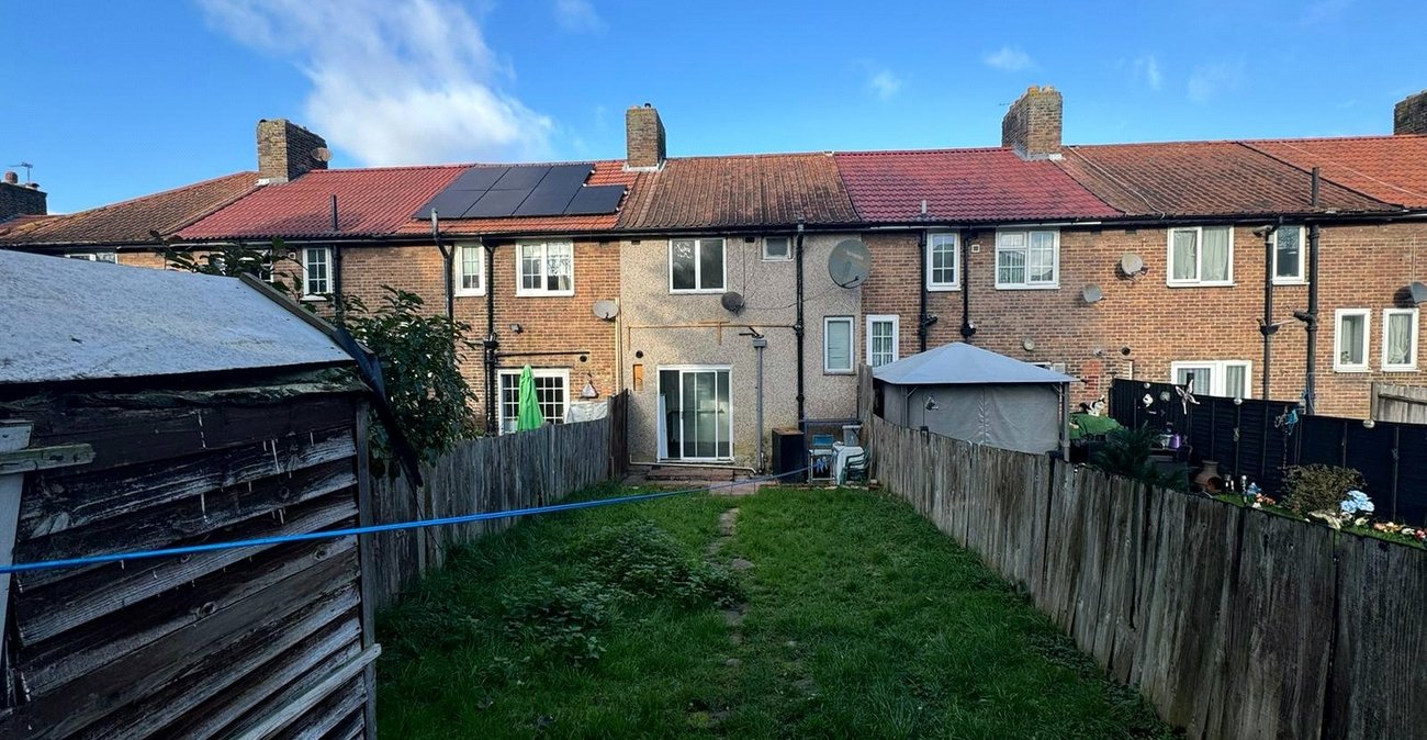 2 bedroom house for sale in Bromley | Robinson Jackson