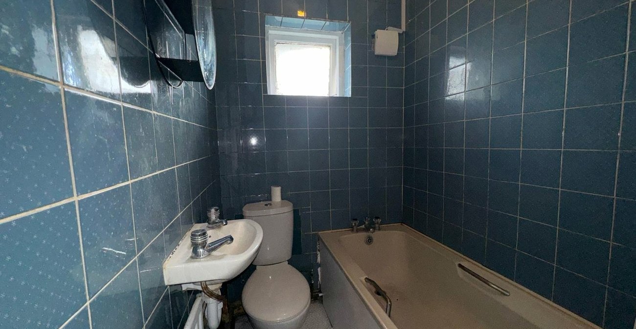 2 bedroom house for sale in Bromley | Robinson Jackson