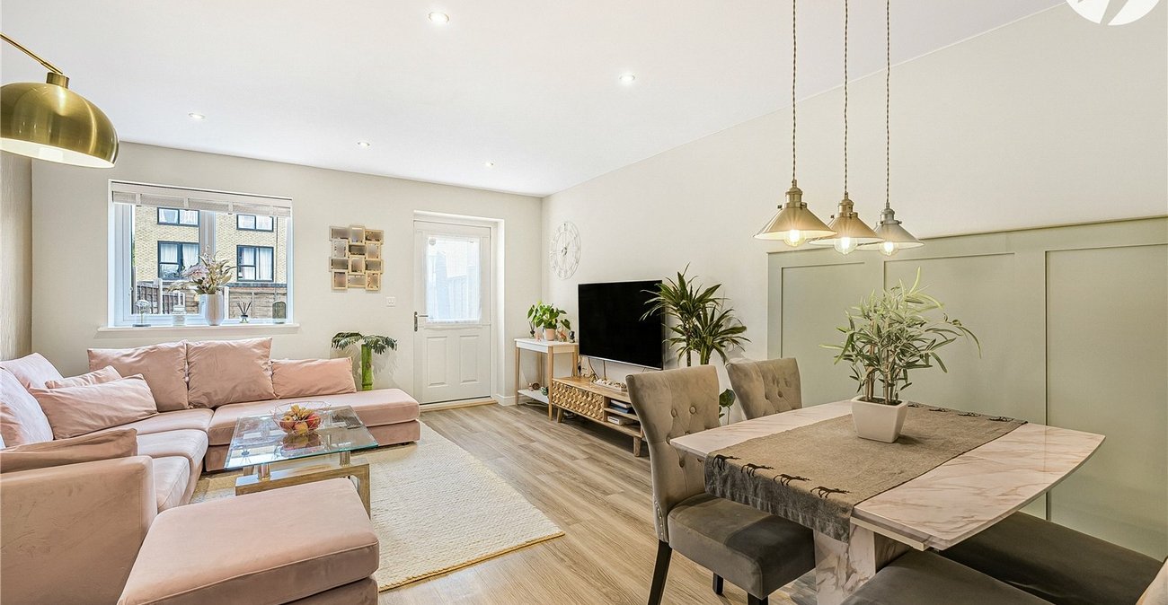 2 bedroom house for sale in Greenhithe | Robinson Jackson