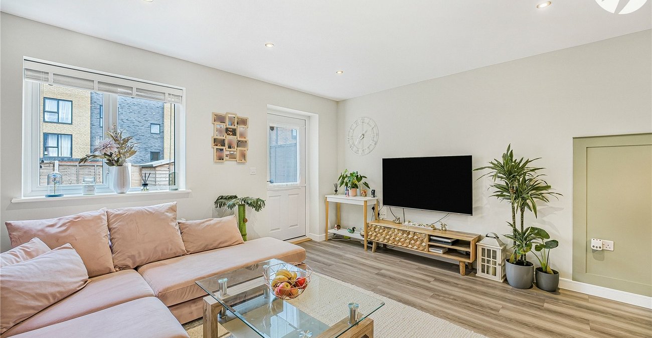 2 bedroom house for sale in Greenhithe | Robinson Jackson