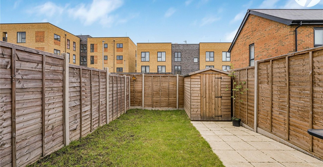 2 bedroom house for sale in Greenhithe | Robinson Jackson