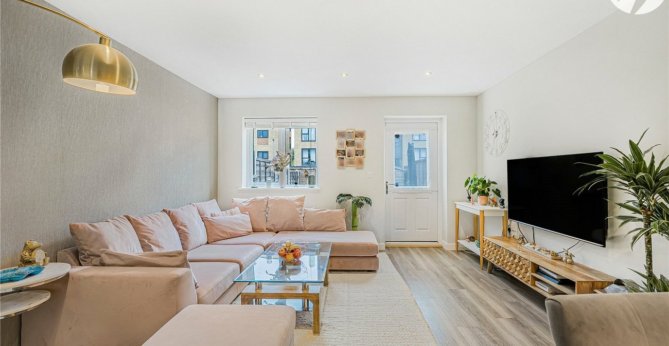 2 bedroom house for sale in Greenhithe | Robinson Jackson