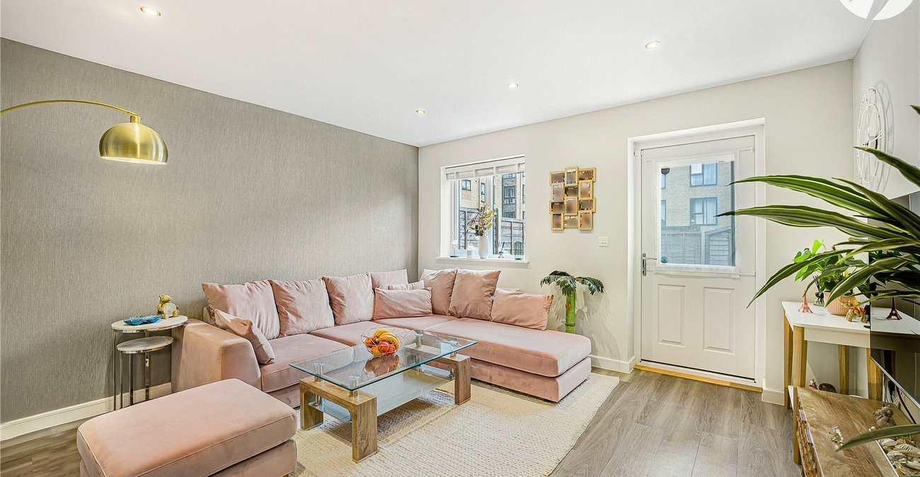 2 bedroom house for sale in Greenhithe | Robinson Jackson