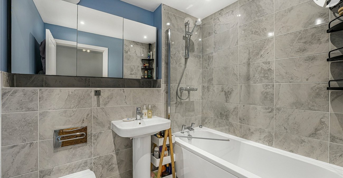 2 bedroom house for sale in Greenhithe | Robinson Jackson