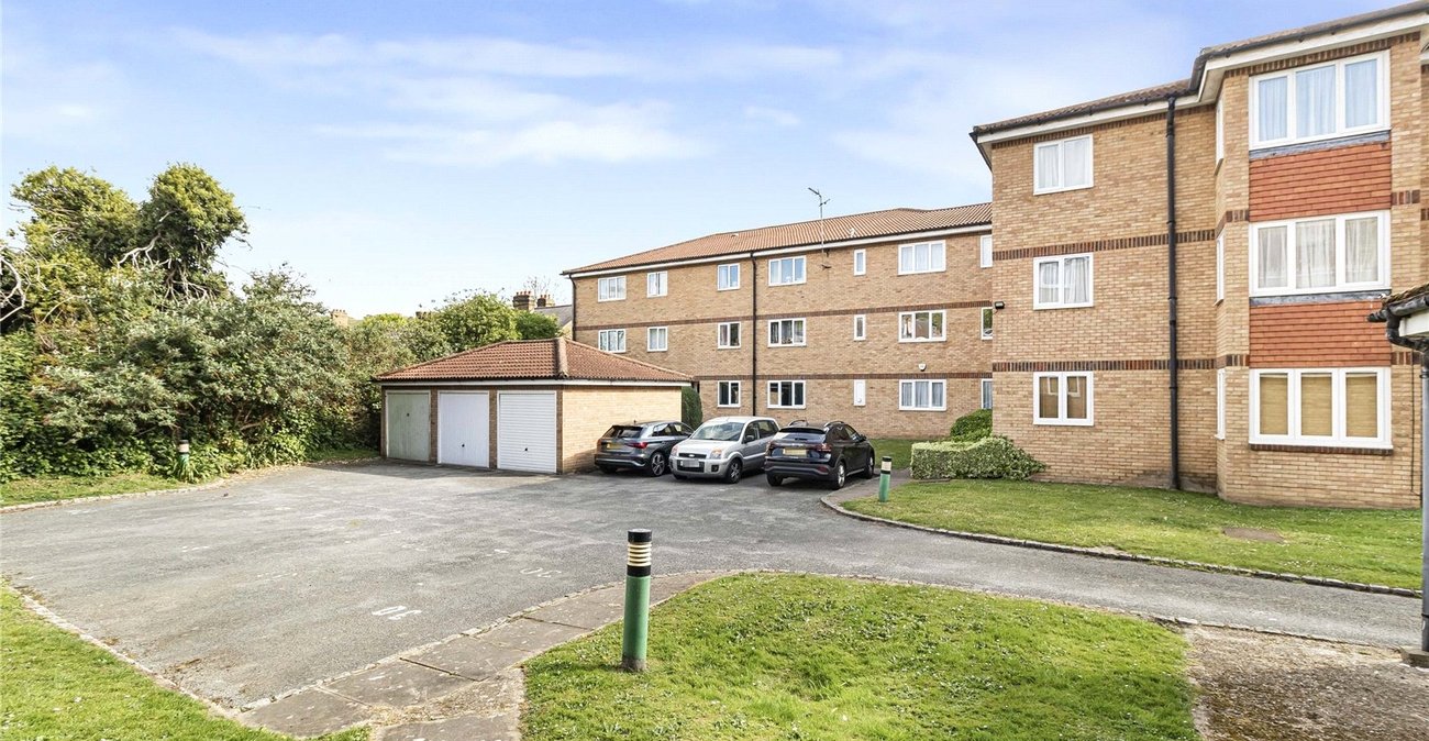 2 bedroom property for sale in Welling | Robinson Jackson