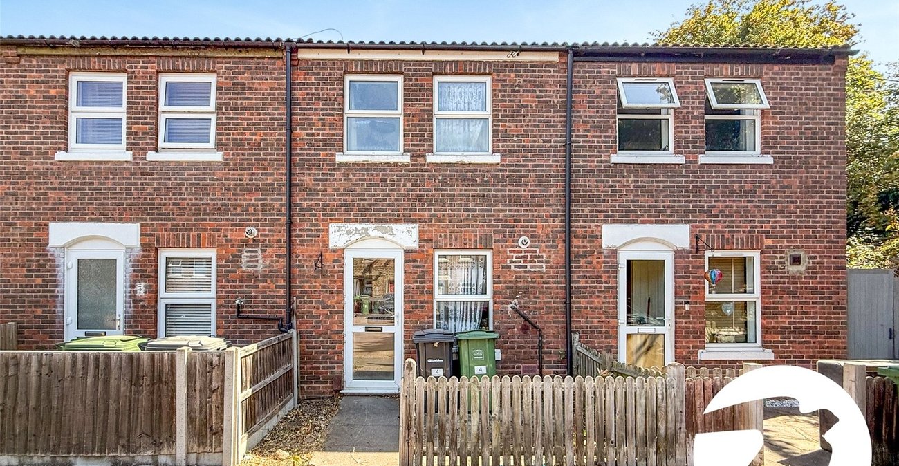 2 bedroom house for sale in London | Robinson Jackson
