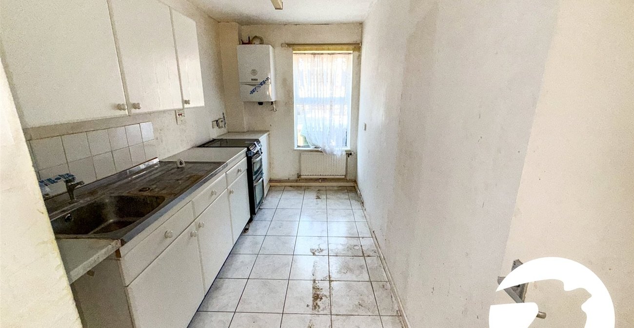 2 bedroom house for sale in London | Robinson Jackson