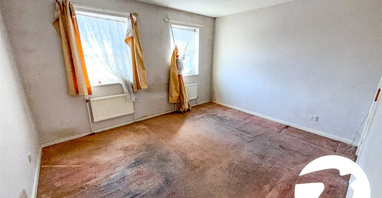 2 bedroom house for sale in London | Robinson Jackson