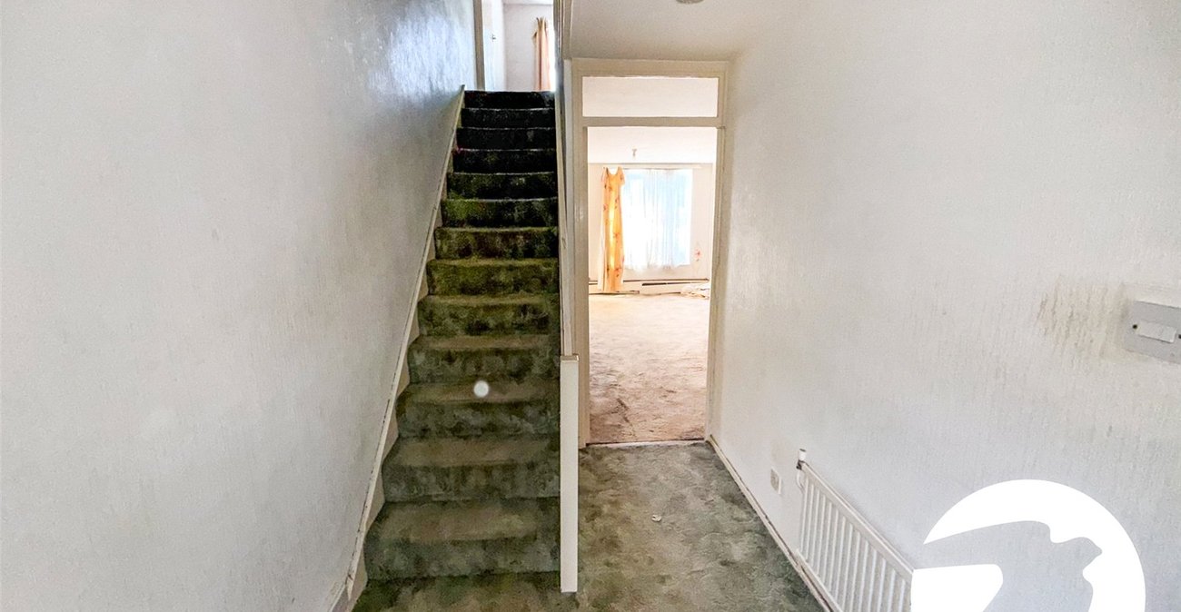 2 bedroom house for sale in London | Robinson Jackson