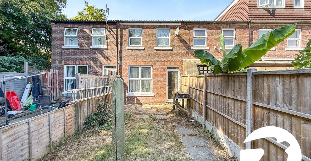 2 bedroom house for sale in London | Robinson Jackson