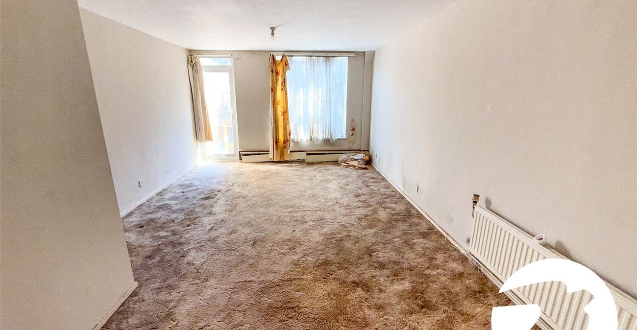 2 bedroom house for sale in London | Robinson Jackson