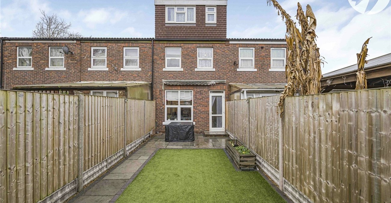 4 bedroom house for sale in Mottingham | Robinson Jackson