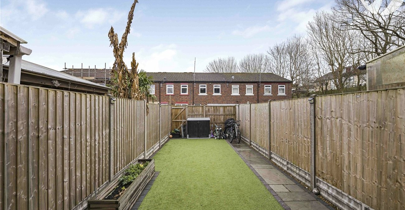 4 bedroom house for sale in Mottingham | Robinson Jackson