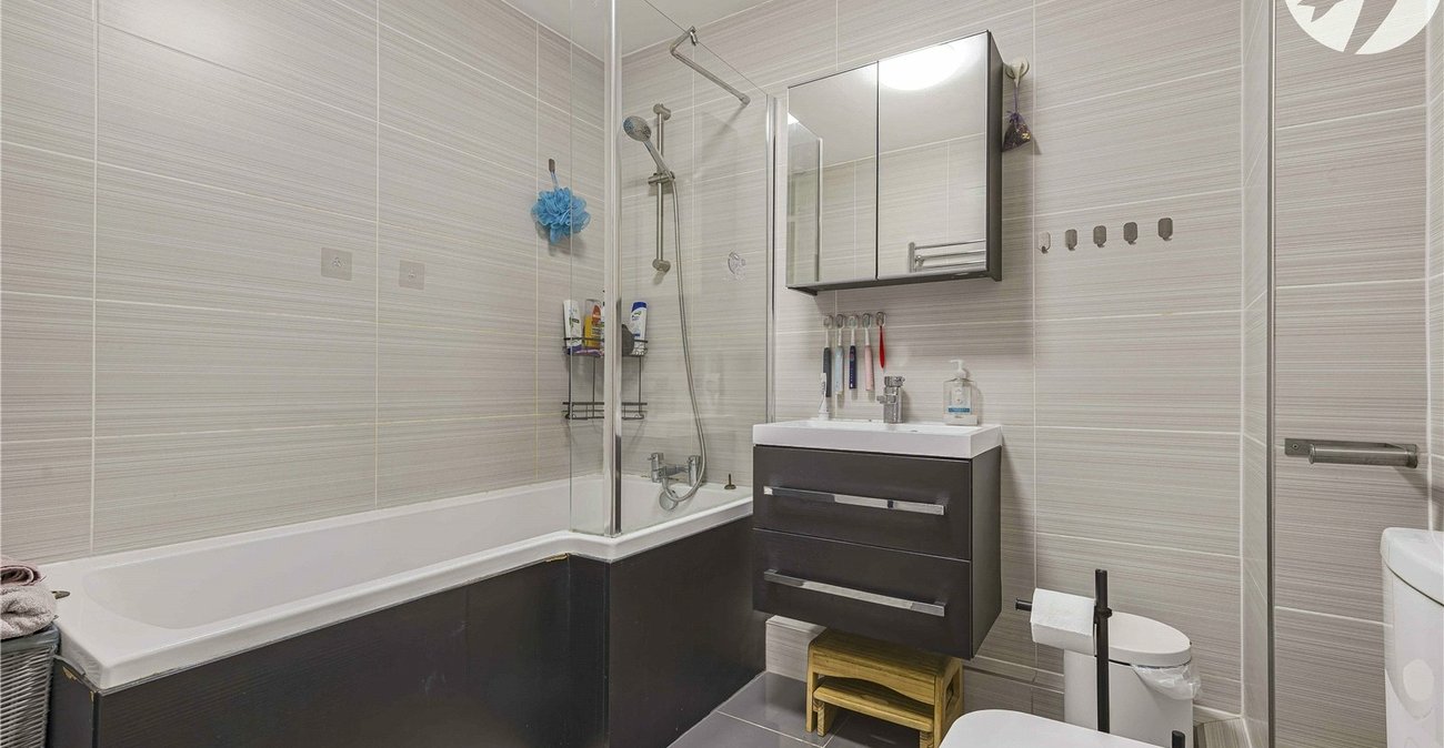 4 bedroom house for sale in Mottingham | Robinson Jackson