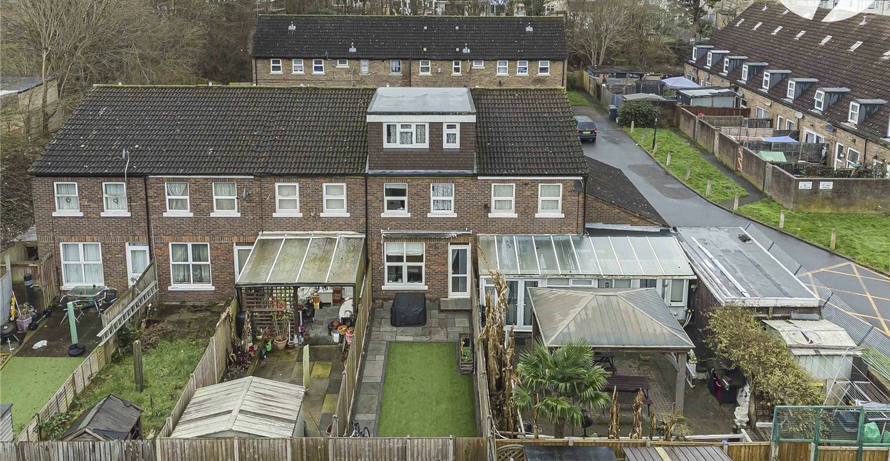 4 bedroom house for sale in Mottingham | Robinson Jackson