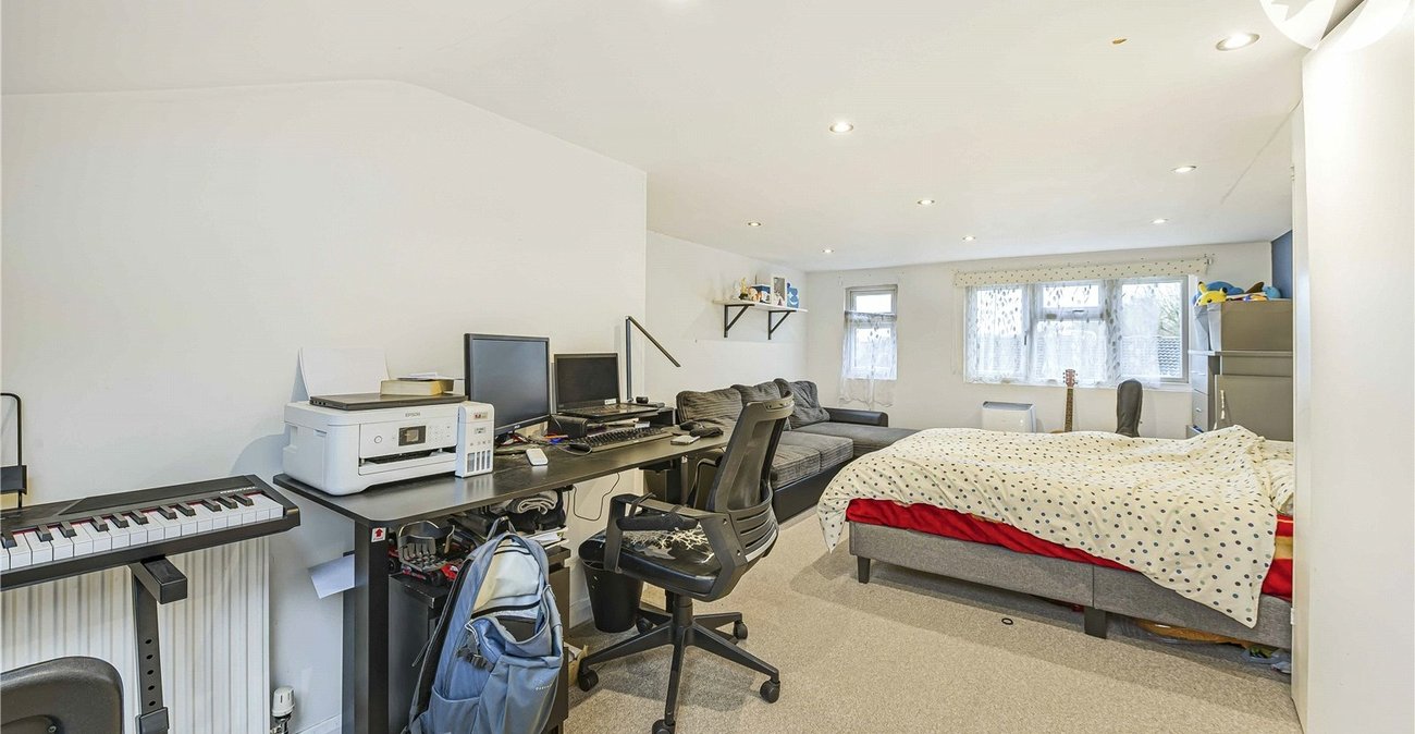 4 bedroom house for sale in Mottingham | Robinson Jackson