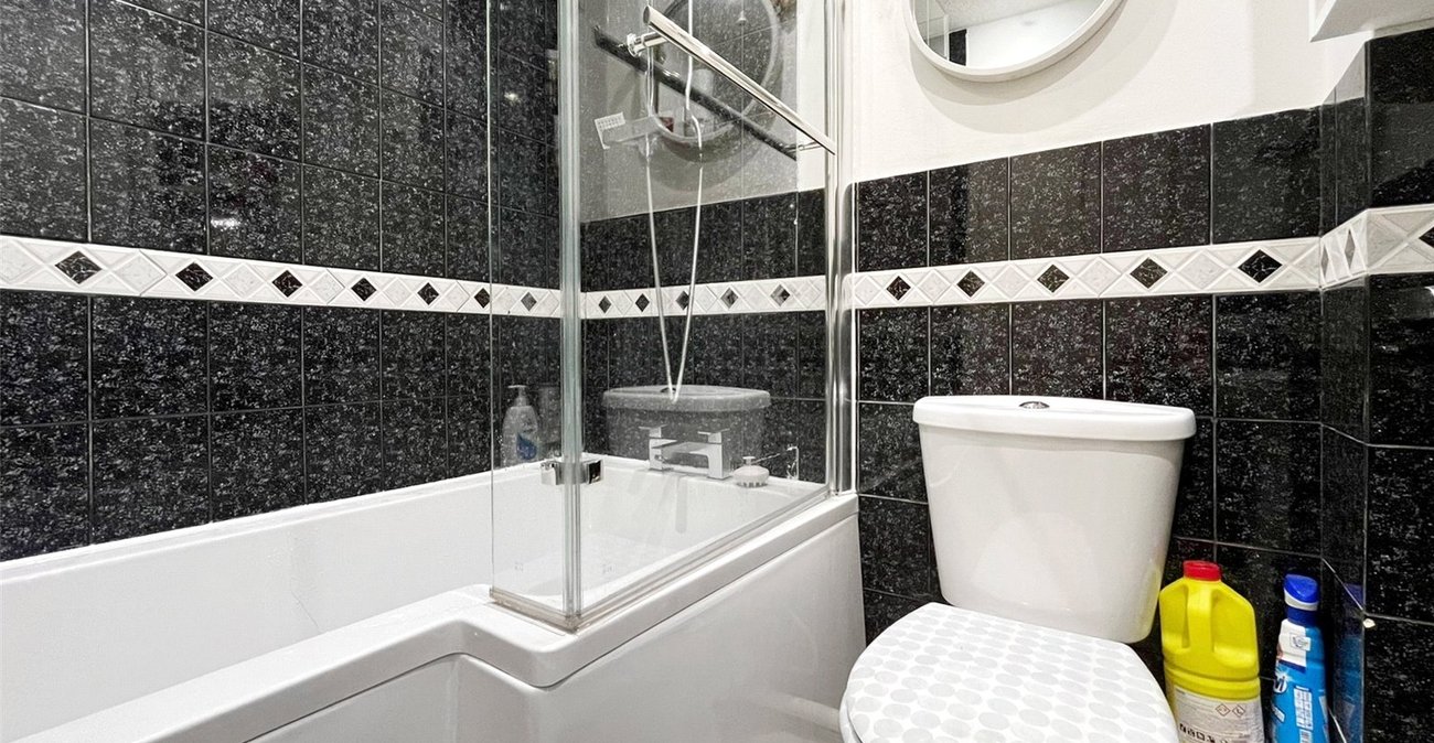 2 bedroom house for sale in Walderslade Woods | Robinson Michael & Jackson