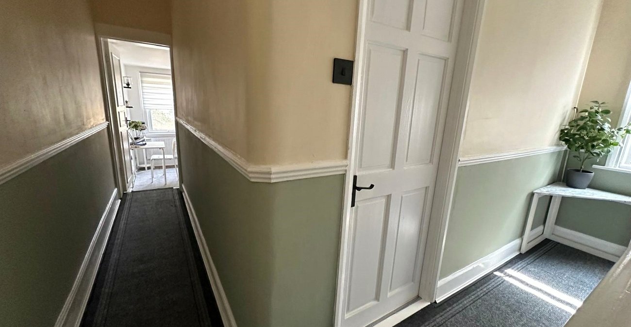 3 bedroom house for sale in London | Robinson Jackson