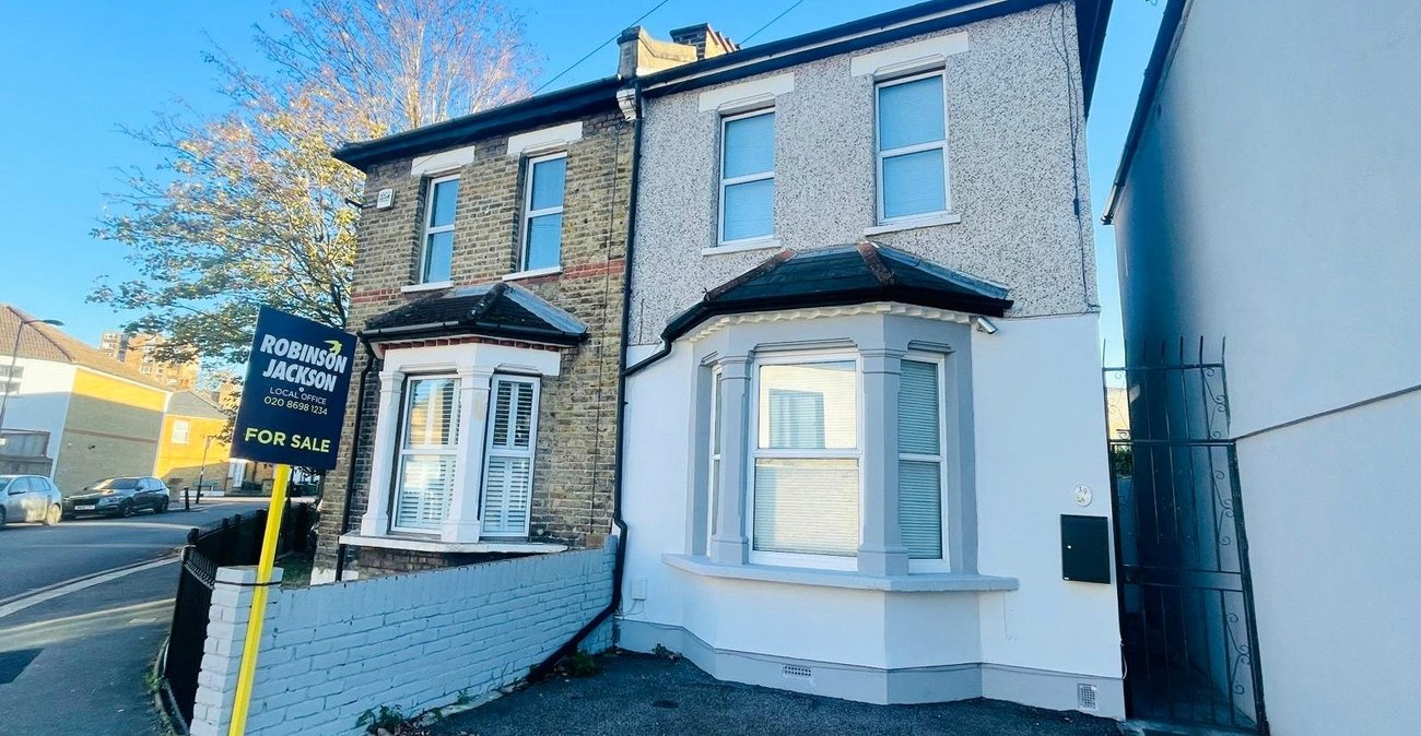 3 bedroom house for sale in London | Robinson Jackson