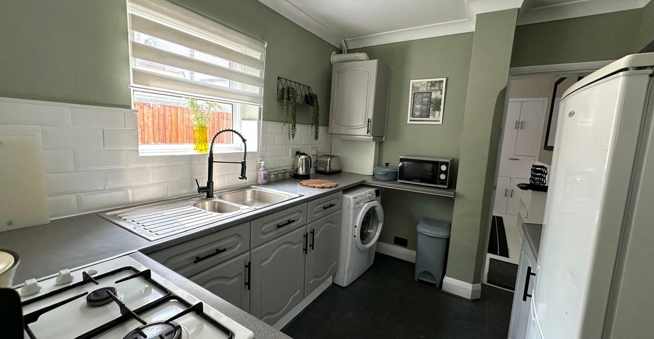 3 bedroom house for sale in London | Robinson Jackson