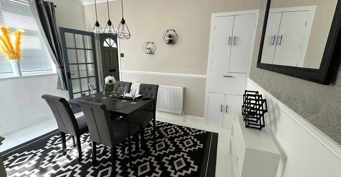 3 bedroom house for sale in London | Robinson Jackson