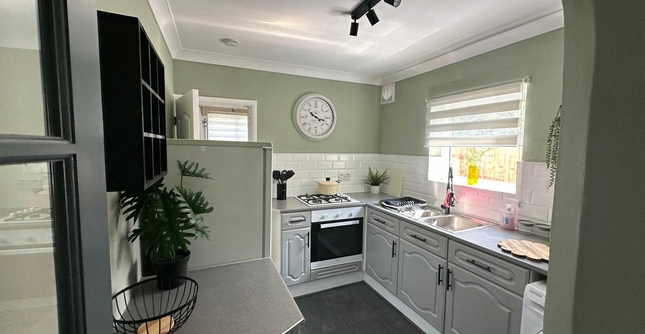 3 bedroom house for sale in London | Robinson Jackson