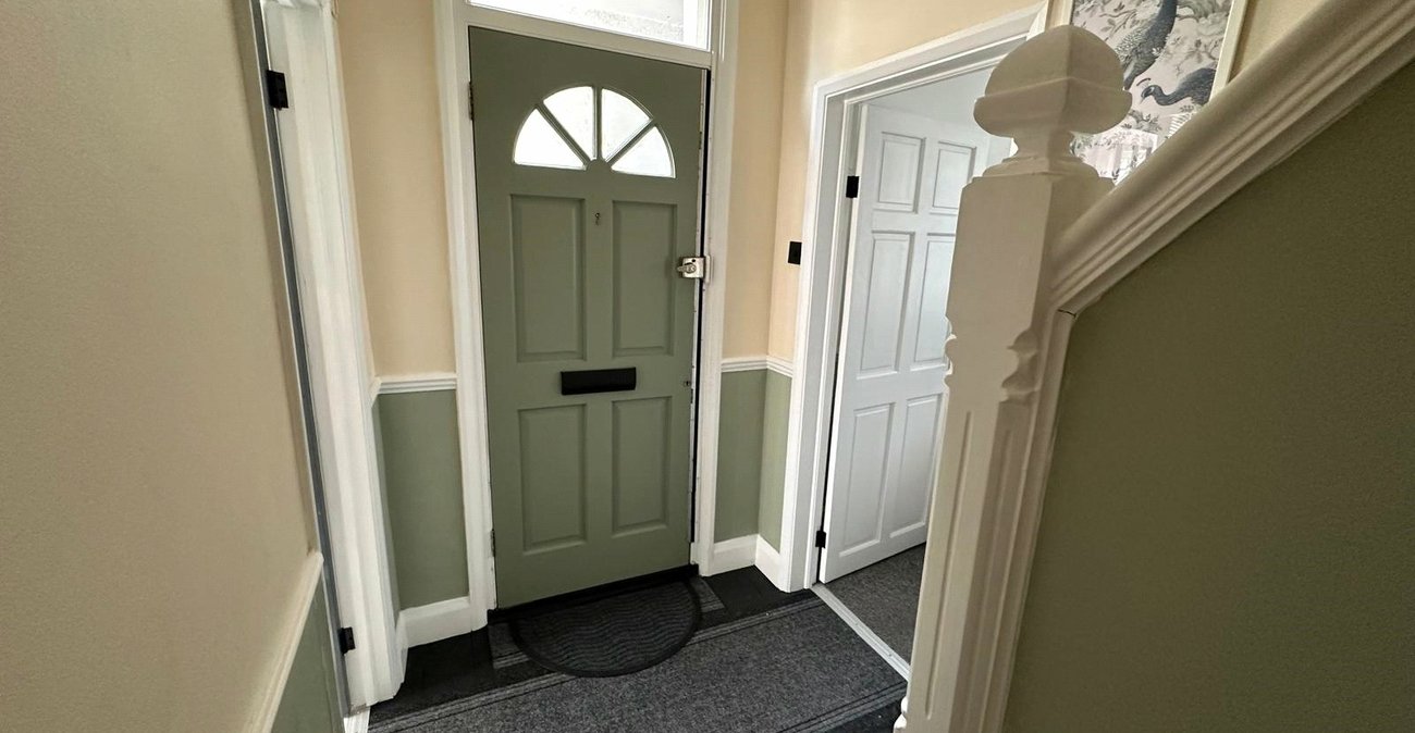 3 bedroom house for sale in London | Robinson Jackson