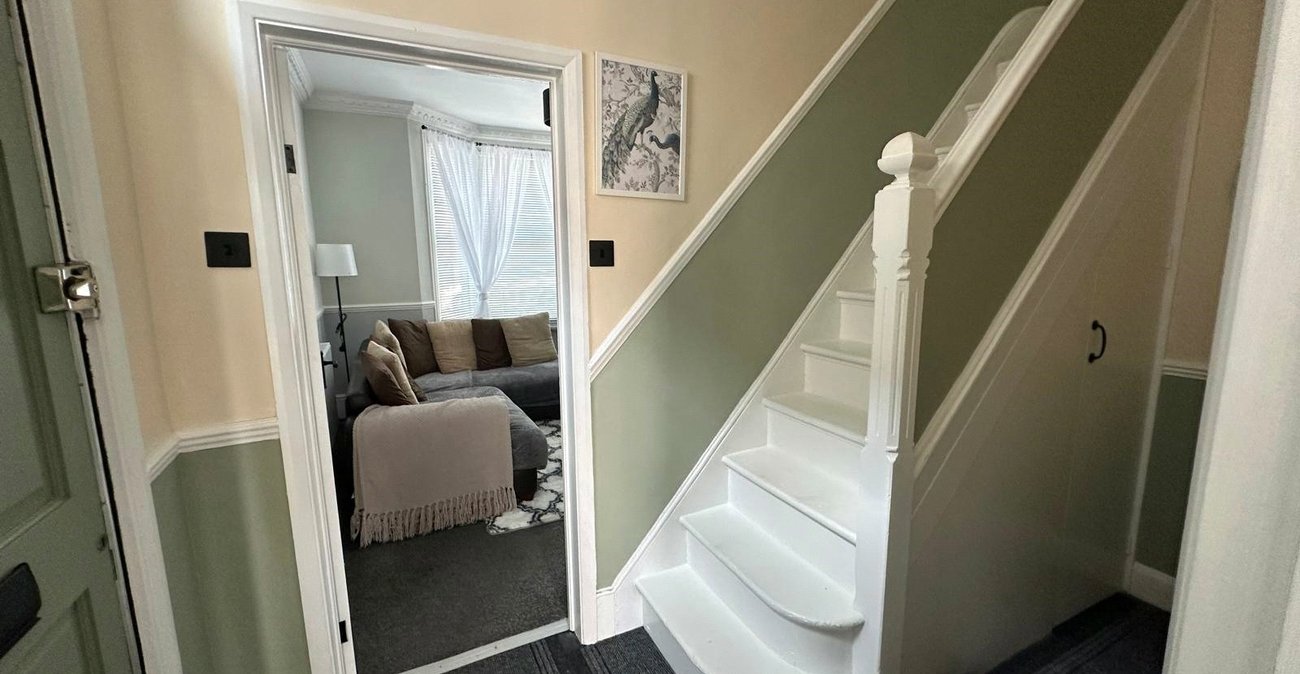 3 bedroom house for sale in London | Robinson Jackson