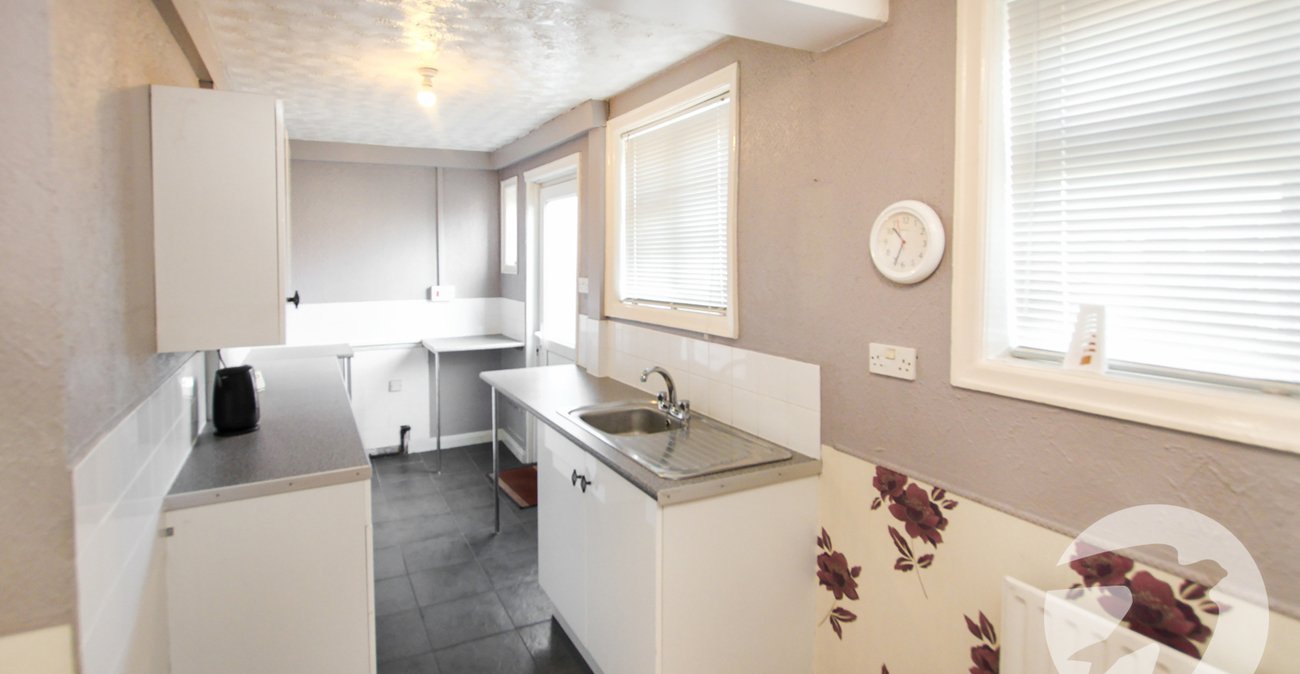 3 bedroom house for sale in London | Robinson Jackson