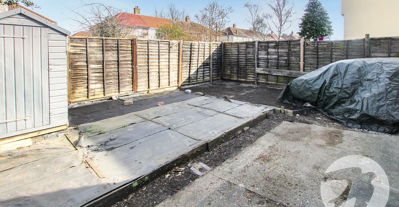 3 bedroom house for sale in London | Robinson Jackson