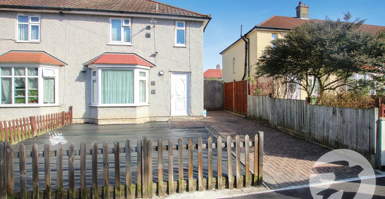 3 bedroom house for sale in London | Robinson Jackson