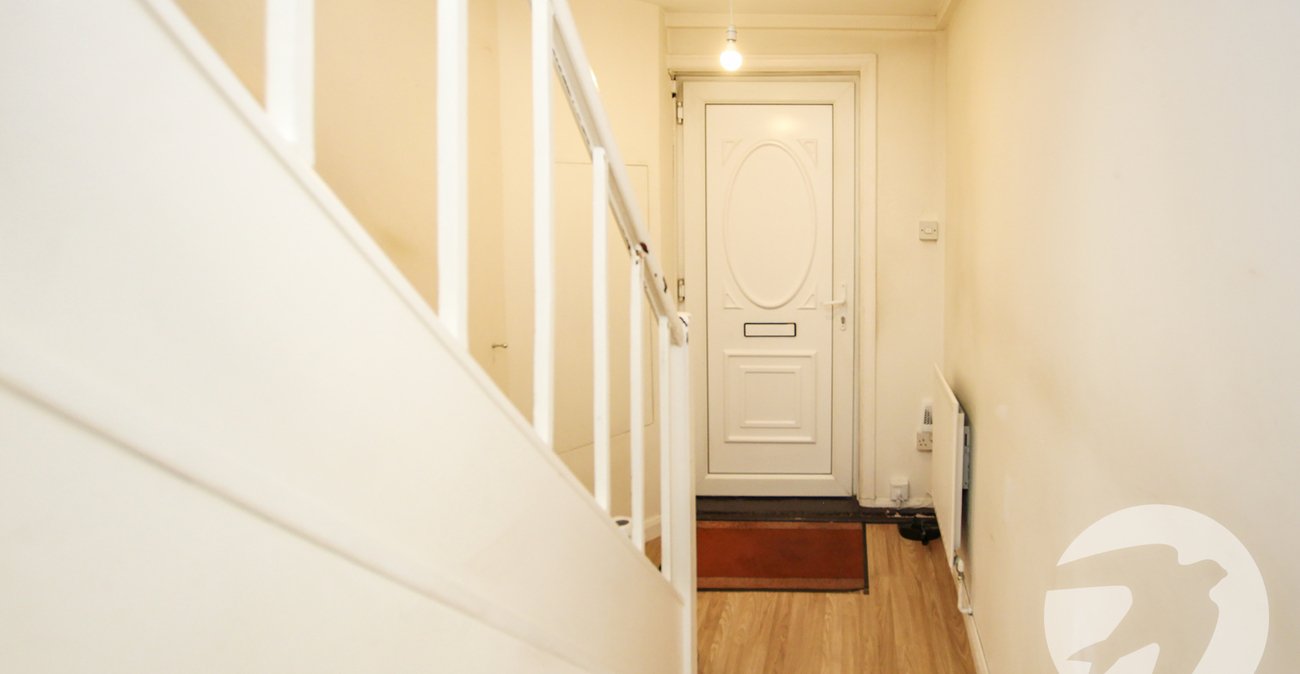 3 bedroom house for sale in London | Robinson Jackson