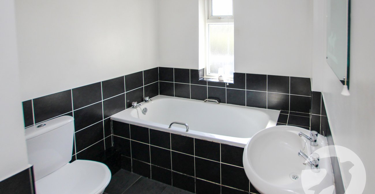 3 bedroom house for sale in London | Robinson Jackson