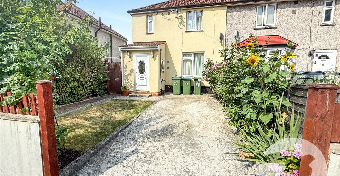 3 bedroom house for sale in London | Robinson Jackson