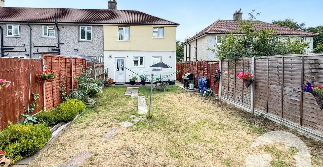 3 bedroom house for sale in London | Robinson Jackson